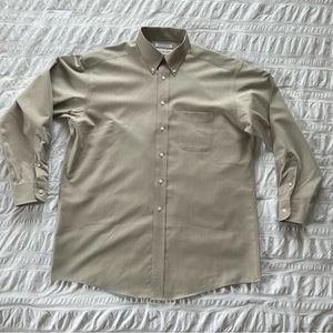 Men’s Roundtree & Yorke tan button down dress shirt in a size 16 1/2 - 35.